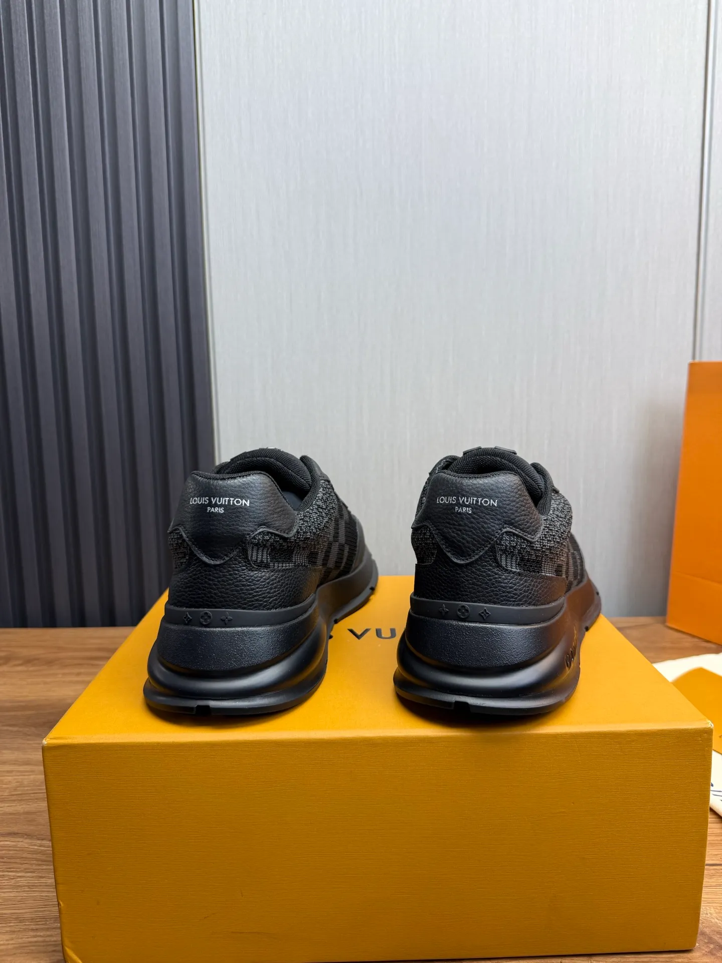 Men's shoes 💰640💰 LOUIS VUITTON [Luden Yiwei] The new trendy Lv is on the market 🎁, casual and fashionable men's shoes 👟 The upper is made of high-count and high-density fly weave + cowhide mesh lining, the original wear-resistant rubber outsole, the version is simple and elegant, exclusive for trendy men. 38-45 (45 is custom-made and cannot be returned or exchanged)